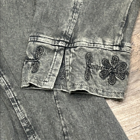 Parsley & Sage Charcoal Button-Up Shirt - Picture 6 of 14